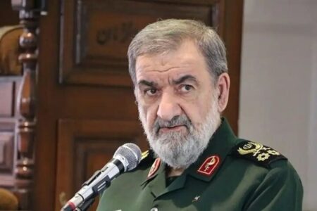 سرلشکر محسن رضایی: سیاست «هم جنگ هم مذاکره» تمام شد