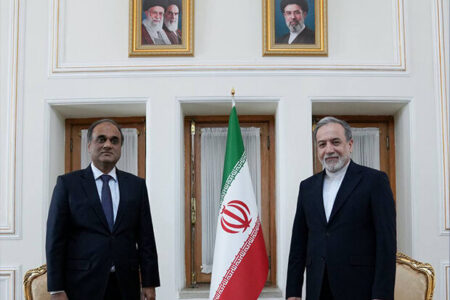 سفیر جدید پاکستان در ایران با عراقچی دیدار کرد