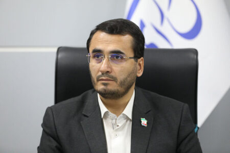 متفکرآزاد: تنگه هرمز از کنترل ایران خارج نخواهد شد
