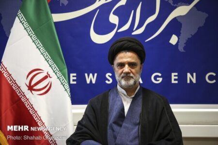 نبویان: ایران از حقوق خود در تنگه هرمز کوتاه نخواهد آمد