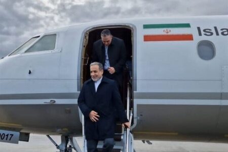 وزیر امور خارجه به تهران بازگشت