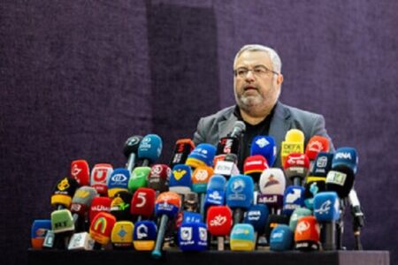 پیکرامام شهیدمان تاکنون نه به خاک سپرده شده ونه به ودیعه دفن نشده‌اند