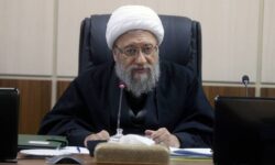 آملی‌ لاریجانی: ایران به هیچ قیمتی از تنگه هرمز عقب‌نشینی نخواهد کرد