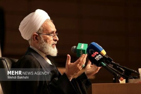 اعرافی: پاسخ قاطع به متجاوزان، مخل وحدت امت اسلام نیست