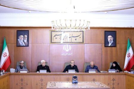 برنامه دولت مهار تورم، رونق تولید، وفاق ملی و دیپلماسی عزتمندانه است
