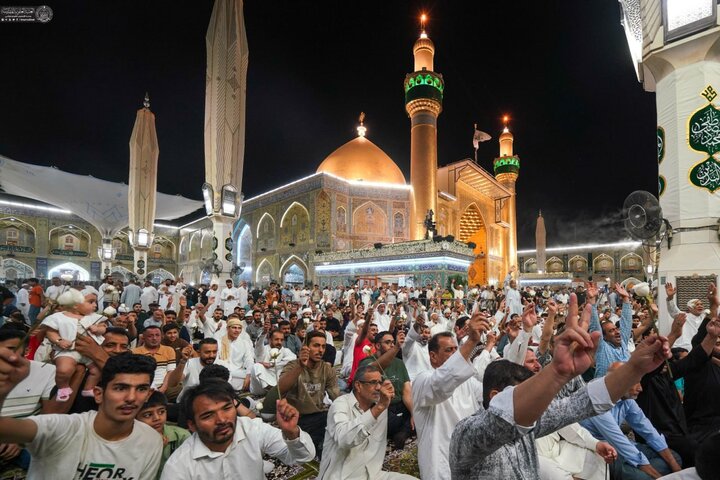 برپایی سفره اکرام ولادت حضرت رسول(ص) در حرم امیرالمومنین(ع)