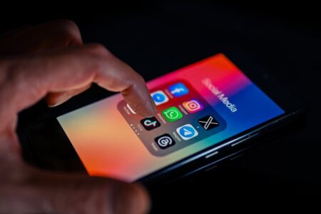 ثبت هزاران شکایت علیه متا، گوگل و تیک تاک به جرم اعتیاد