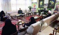 دیدار سرلشکر رضایی با خانواده شهید لاریجانی