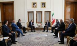 دیدار هیئت تاجیکستانی با عراقچی