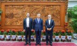 دیدار و گفتگوی معاونین وزرای امور خارجه ایران و چین در پکن