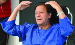 عمران‌خان در پی حکم دادگاه عالی از زندان به بیمارستان منتقل شد