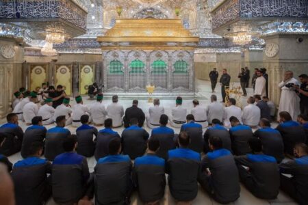 غبار روبی حرم امام حسین (ع) در آستانه ولادت پیامبر (ص)