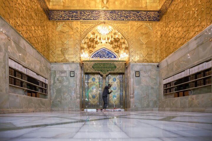 غبار روبی حرم امام حسین (ع) در آستانه ولادت پیامبر (ص)