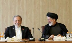 نشست هم اندیشی جمعی از استادان و فضلای حوزه علمیه قم با عراقچی