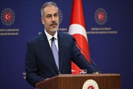 گفتگوی فیدان با همتایان مصری و سعودی خود درباره وضعیت تنگه هرمز
