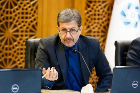 استاندار اصفهان: امضاهای طلایی نباید سد راه سرمایه‌گذاری گردشگری شود