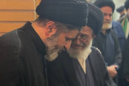 حضور فرزند رهبر شهید در مراسم بزرگداشت آیت‌الله شبیری زنجانی