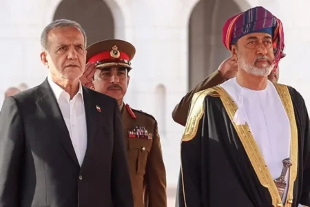 سیگنال جدید از عمان به بازار طلا و دلار/ دلار در آستانه ۲۴۰ هزار تومان؟/ بازار منتظر خبر مهم روز دوشنبه