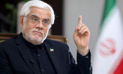 عارف: خدمت‌  به زائران راهبرد اصلی کارگروه ملی زیارت است