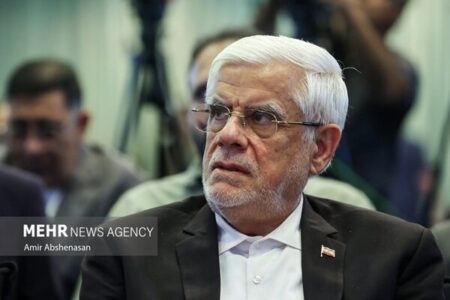 عارف: دولت همزمان مهار تورم و تأمین معیشت مردم را دنبال می‌کند