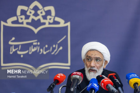 پورمحمدی: ایران با وجود همه فشارها و سختی‌ها با عزت ایستاده است