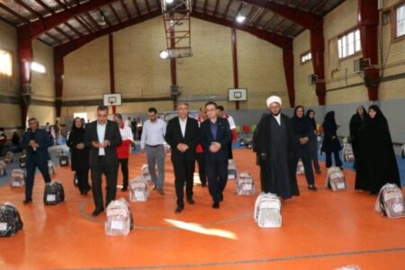 ۱۲۰۰ بسته نوشت‌افزار به دانش‌آموزان مناطق کم‌برخوردار کردستان رسید